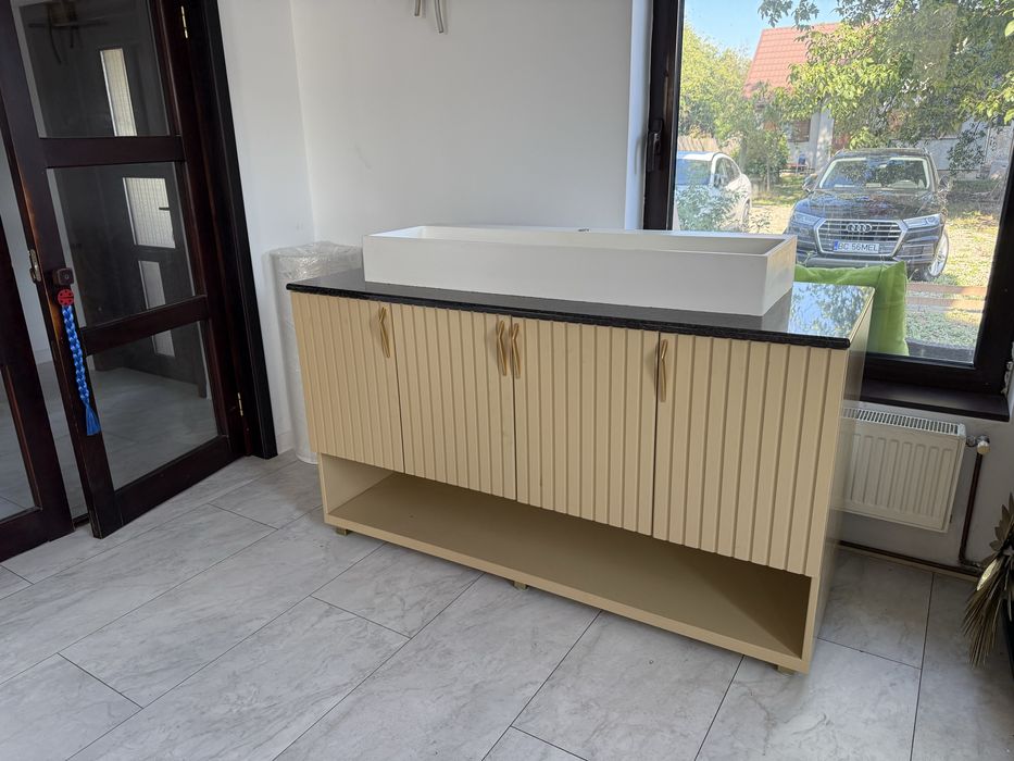 Mobilier baie cu chiuveta si blat din marmura