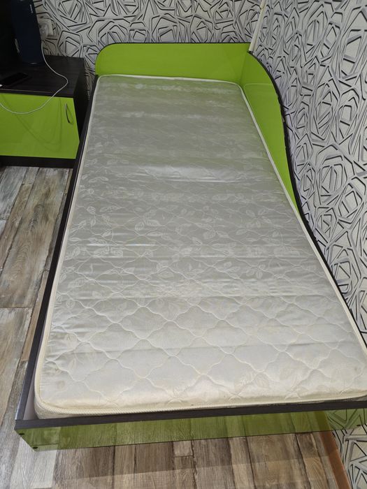 Кровать с матрасом 200×90