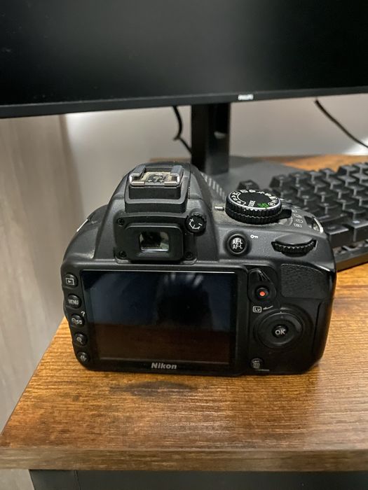 Nikon D3100 cu obiectiv 18-55