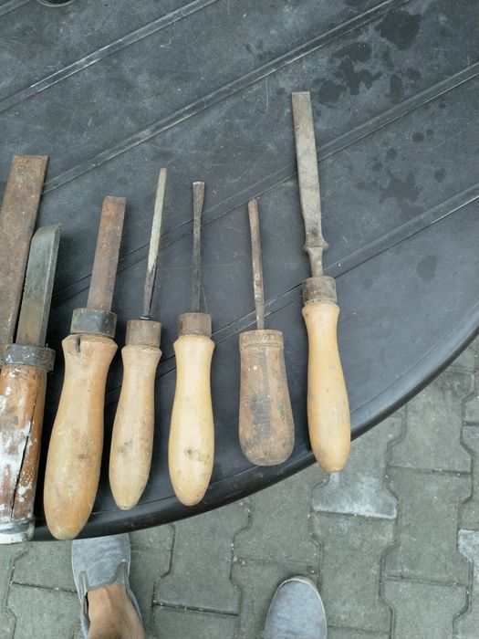 Dălți din cuțite de abricht .