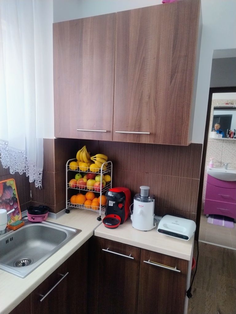 Vând apartament cu trei camere