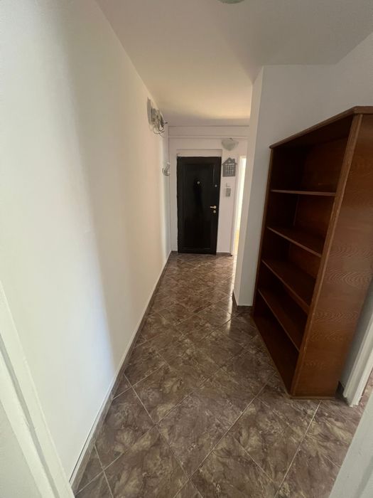 Închiriez apartament 2 camere, pretabil birou sau cabinet.