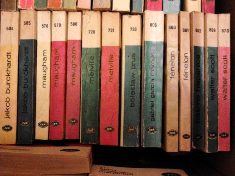 Vand 50 de volume din colectia "Biblioteca pentru toti"