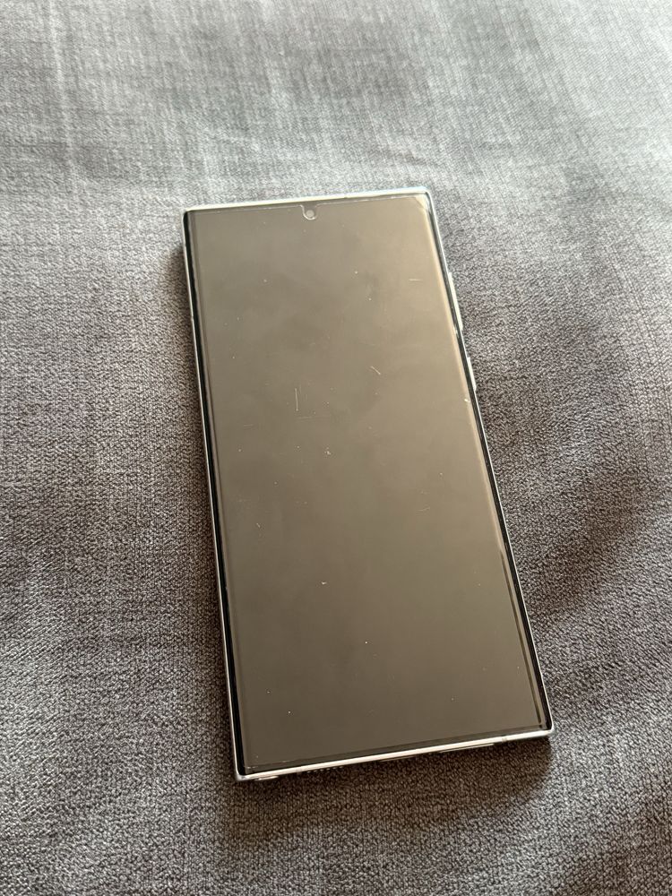 Samsung Galaxy S22 Ultra 256GB – Бял | Като нов + 8 кейса