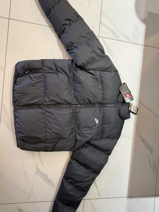 Nike оригинално мъжко яке – стил, комфорт и качество в едно