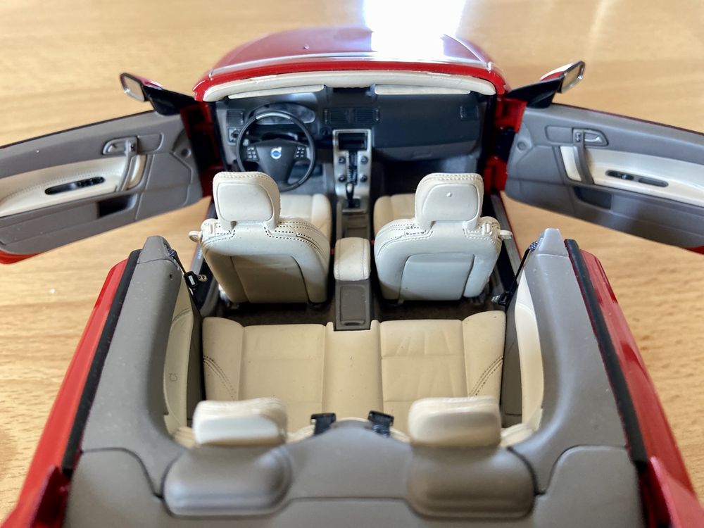 Macheta 1:18 Volvo C70 Cabrio , stare noua , mocheta la interior