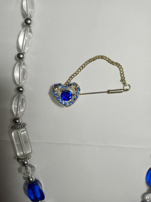 Украшение ожерелье, серьги и брошь.Цена 80 тыс за все