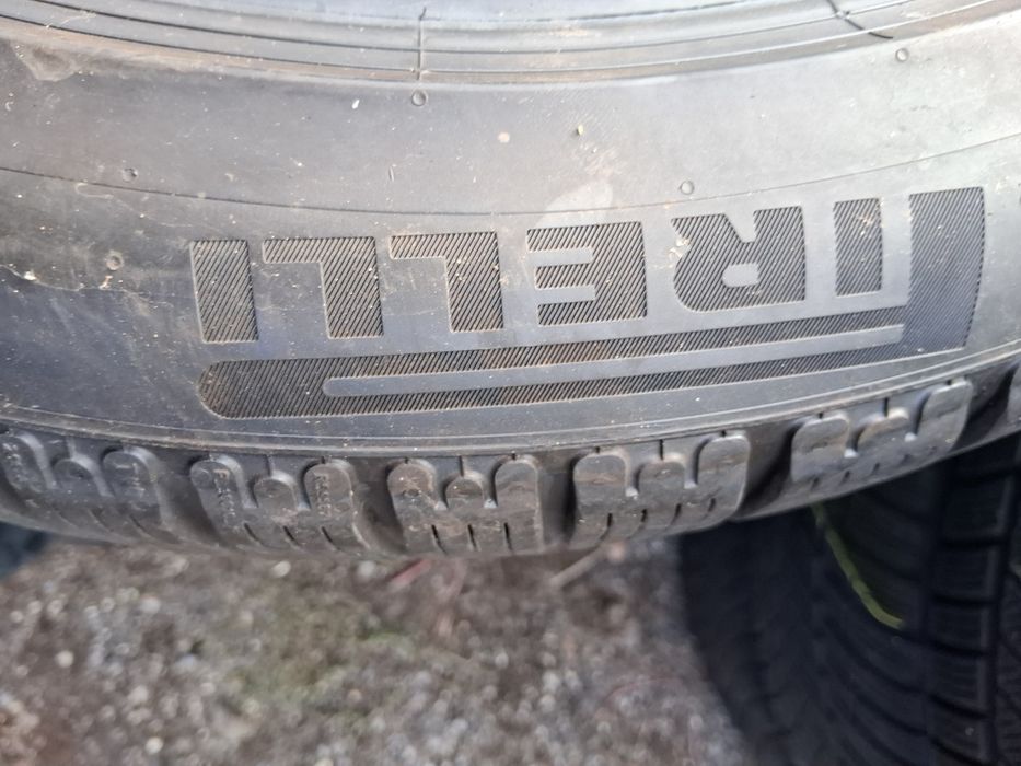 285 40 20 PIRELLI  2бр зимни дот 2022г