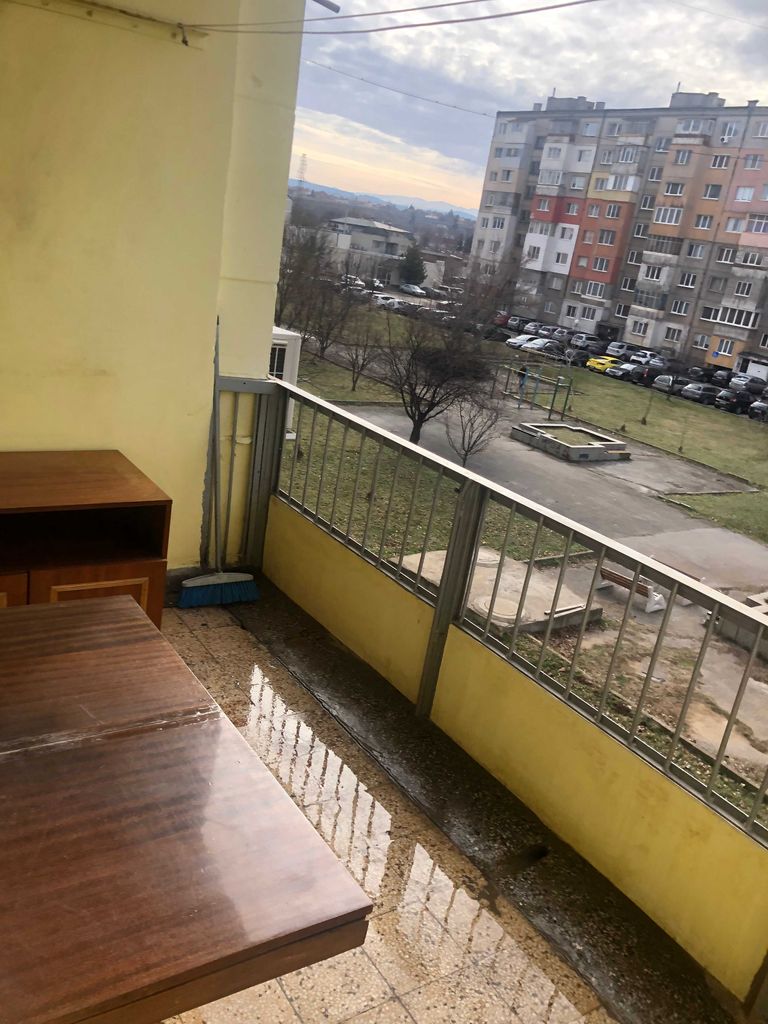 Дава се под наем Двустаен апартамент в Перник, Изток - 67 кв.м за 306 € - Снимка #6