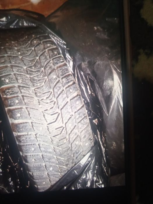 Продам Зимнюю резину на автомобиль