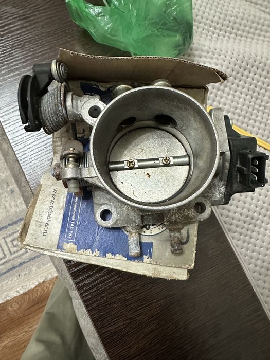 Продам Дроссельный патрубок