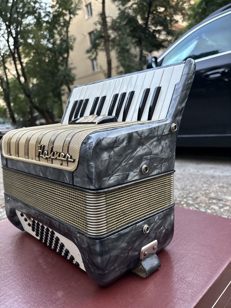 Acordeon Hohner concerto 1 cu 48 de basi pentru piese