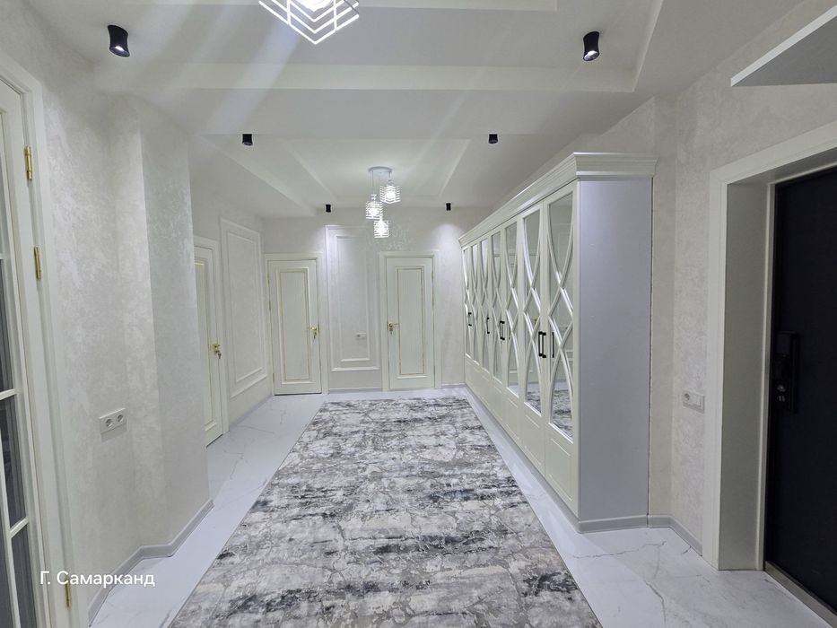 Прлдается 4 комнатная квартира площадью 135 кв.м. По улице Рудаки