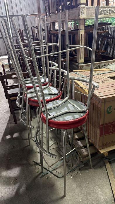 Продам Стулья и клумбы