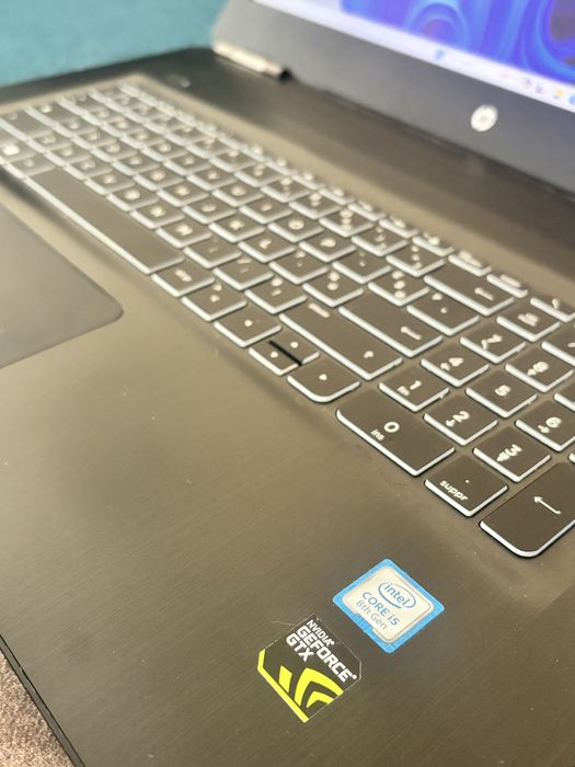 Hp Gaming• 17,3 inch• procesor i5-8300h• 16gb ram• Nvidia GTX 1050