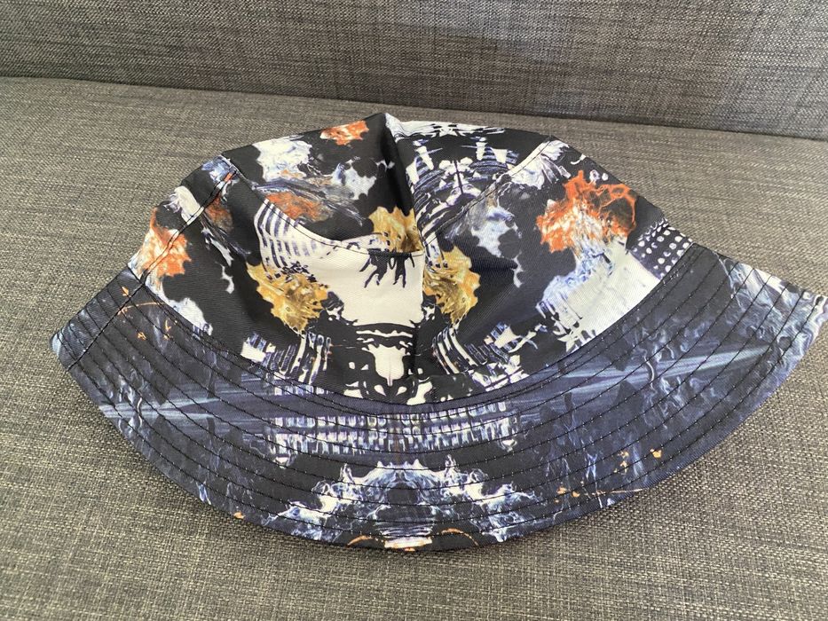 Шапки идиотки двулицеви