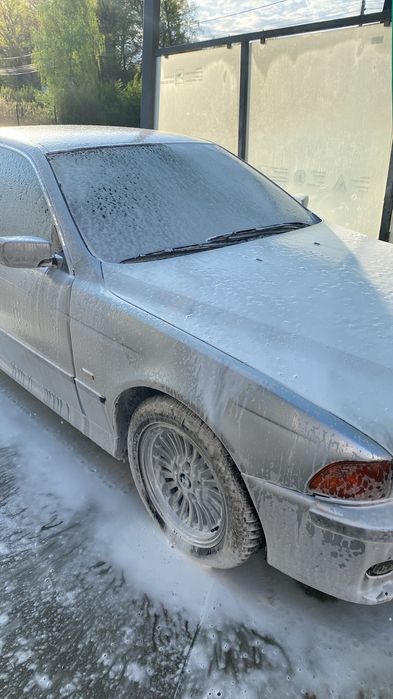 Vând BMW E 39 523 i