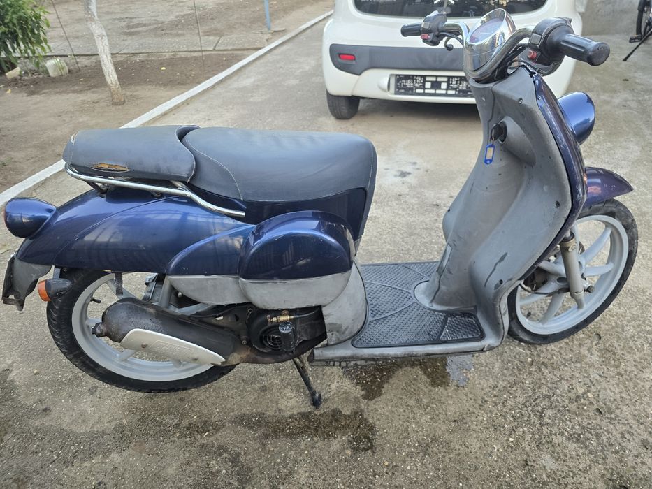 Scuter benelli de 49 cm