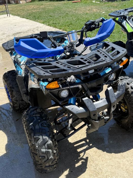ATV verde sau albastru