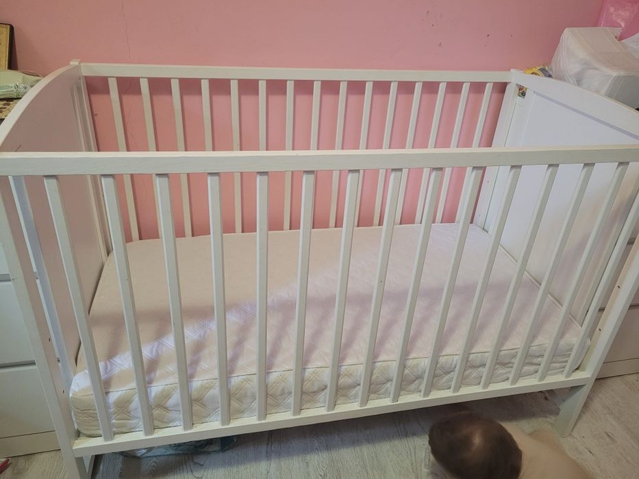 Vand patut bebe cu saltea, marsupiu, incalzitor biberoane, pompa san