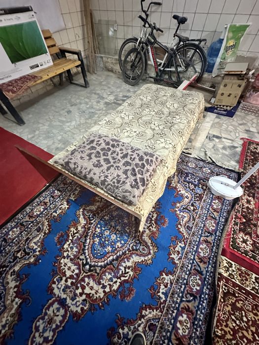 Диван сотилади однаспалная