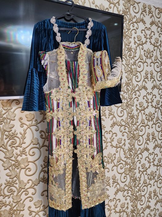 Kelinlar uchun milliy ansamb kiyim.