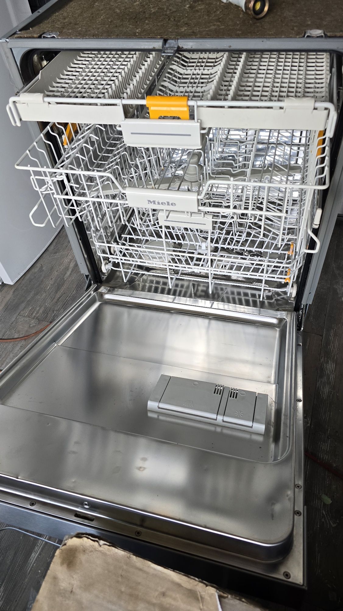 Съдомиялна Miele 60см