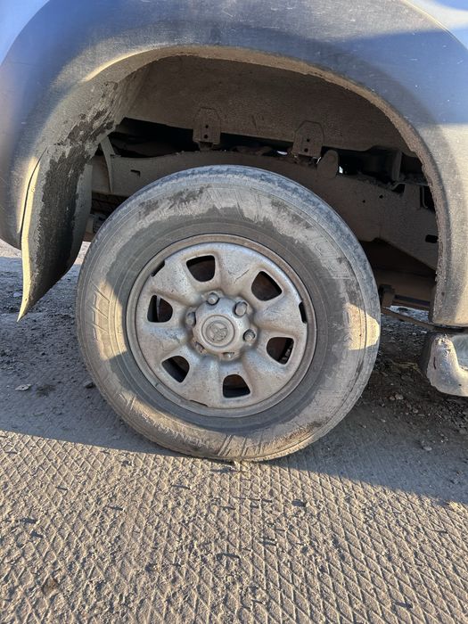Диски и два комплекта резины  215/75 R16 разболтовка 6 139.7 шины