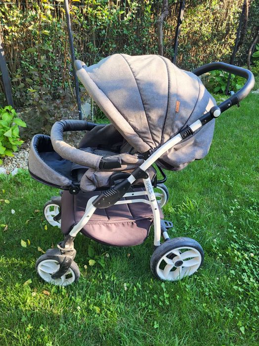 Бебешка количка със два коша много запазена 180лв