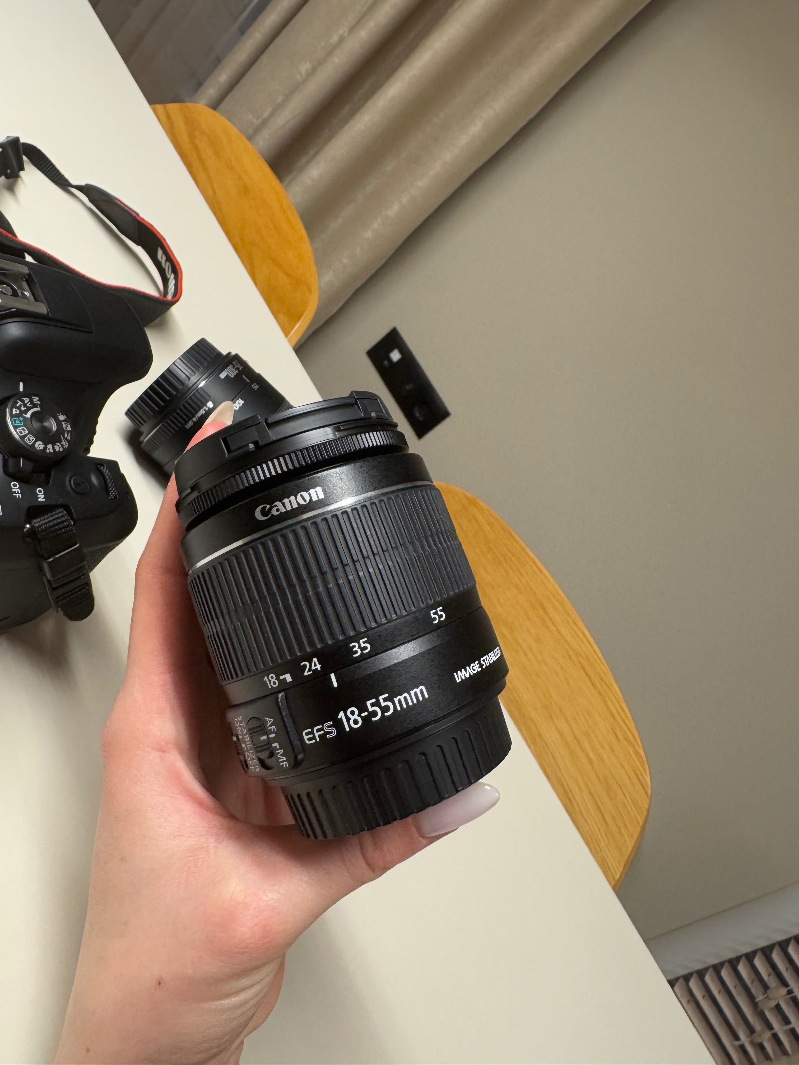 Canon EOS 2000D + Обектив EFs 18-55mm IS + Обектив EF 75-300