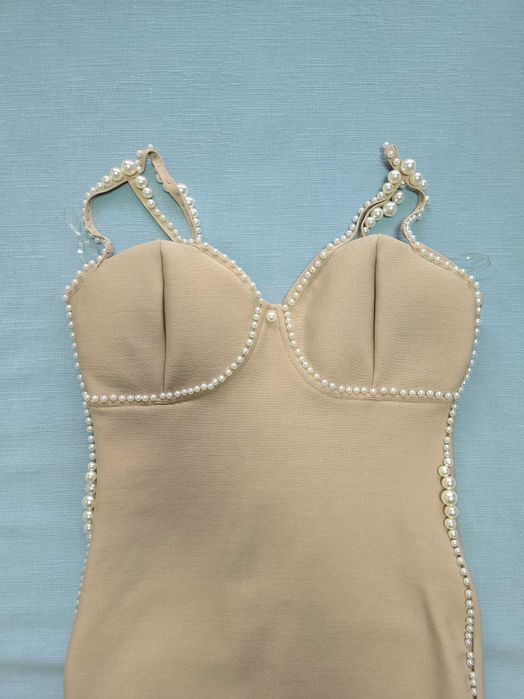 Нова бежова бандажна рокля с перли размер М
