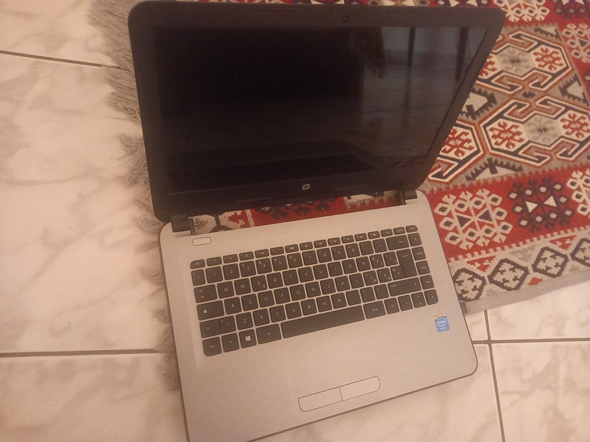 Vând Laptop HP în stare bună.