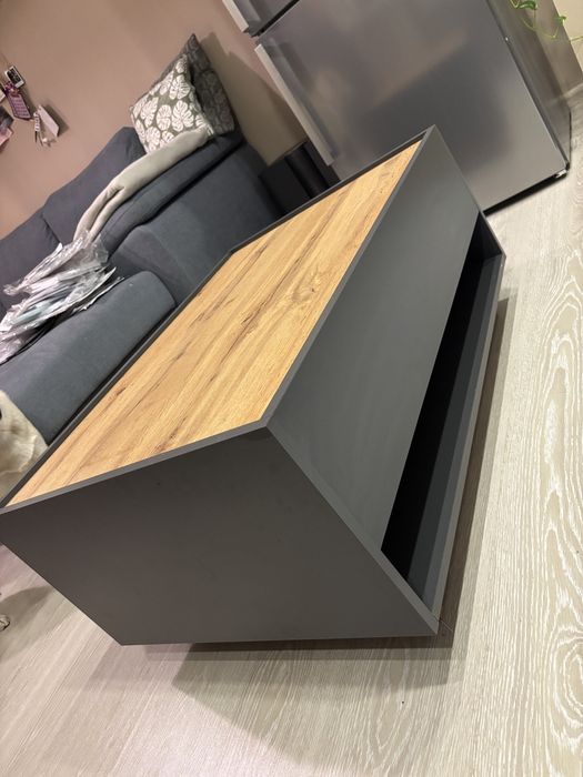 Продавам холна маса.