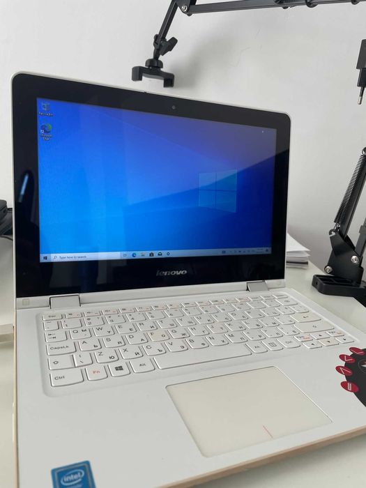 Лаптоп Lenovo Yoga 300 (Бял - отвън и вътре)