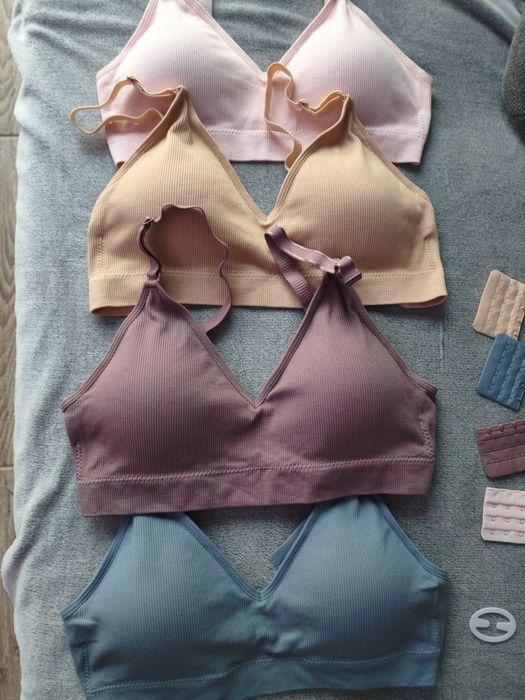 Set 4 sutiene noi fără sârme și cu bureți detașabili L