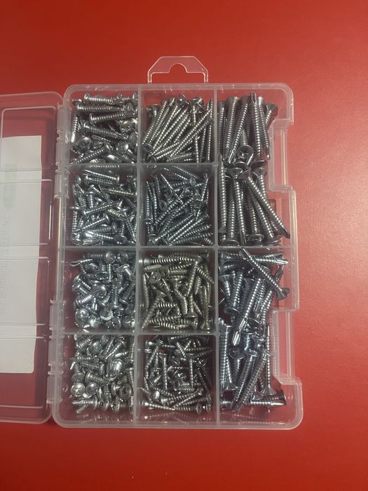 Cutie suruburi universale