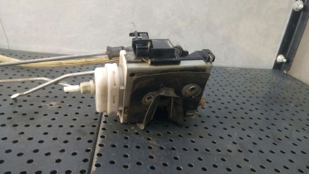 Broasca usa dreapta fata audi a4 b5 8d 4d0173a