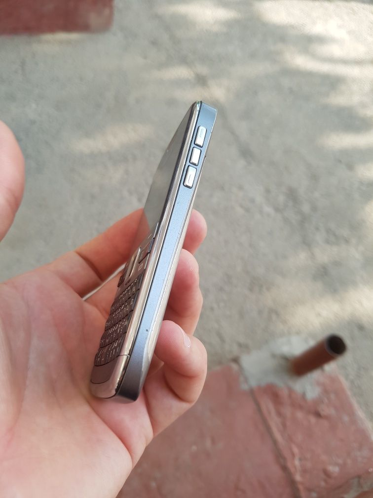 Nokia E72 sotaldi