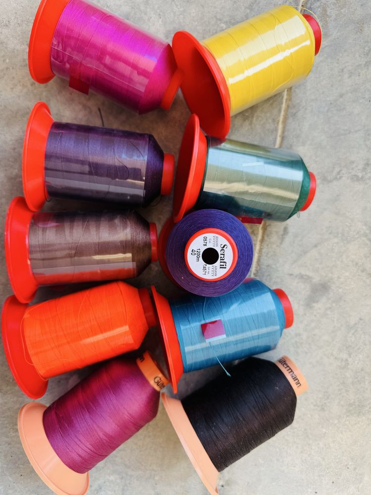 Vand ata de cusut  serafil/ tapiterie auto/ volane/ portofele/ pantofi
