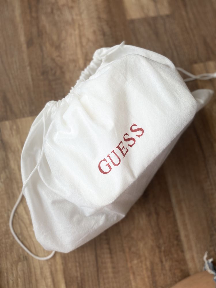 Чанта Guess оригинална