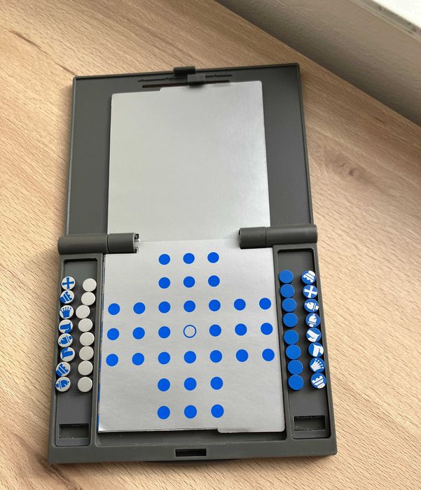 Joc de societate portabil 4 in 1 - Șah, X și Zero, Solitaire, Table