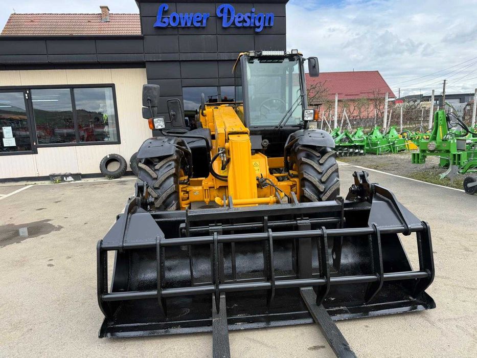 Incarcator telescopic marca JCB