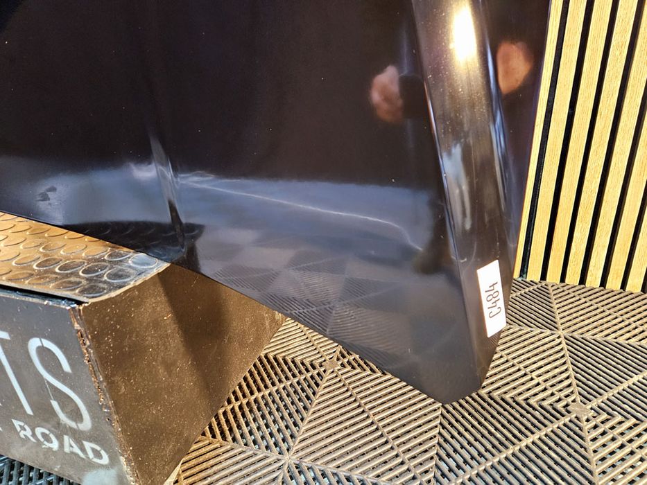 Lamborghini URUS 2018/2025 4ML capotă perfectă neagră pelicula C484