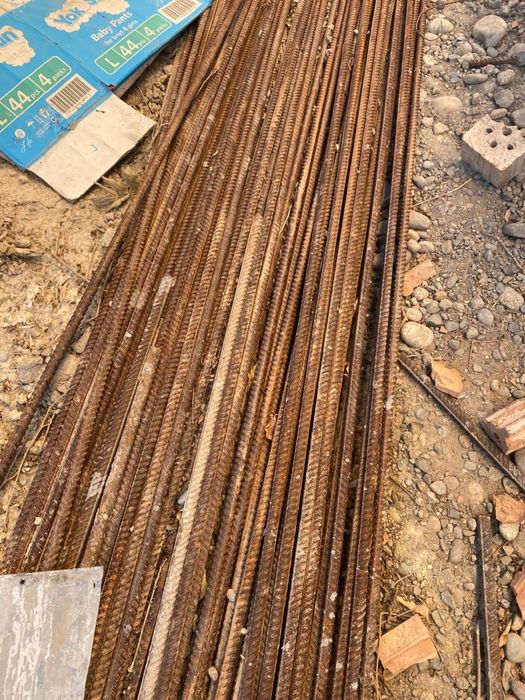 Строй материалы арматура 22мм 18мм и кирпичи