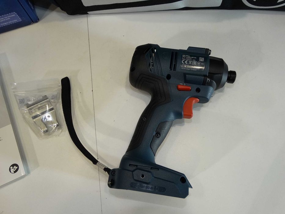 Ново - Bosch GDR 180-LI - Импакт драйвер + чанта