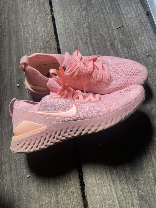 Vand Nike Epic React Flyknit.