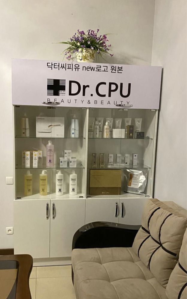 Продается новый шкаф  DR.CPU для косметологов и визажистов И так далее