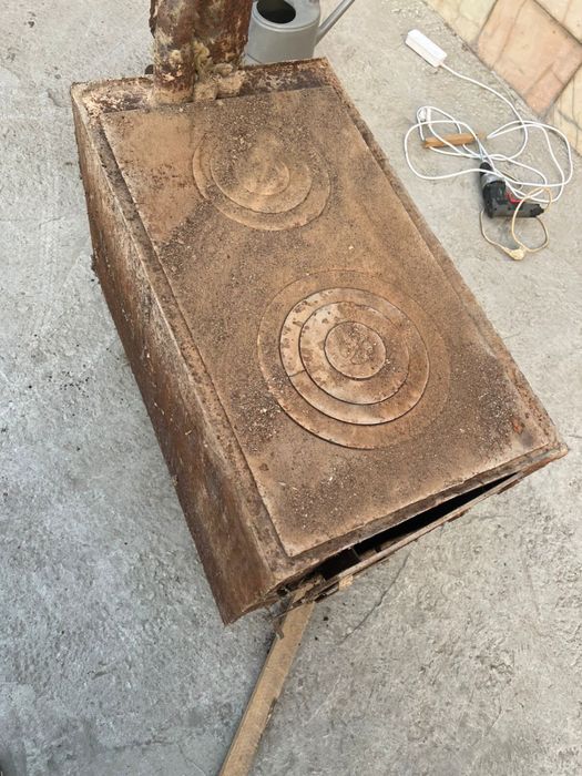 Печь стоял в магазине