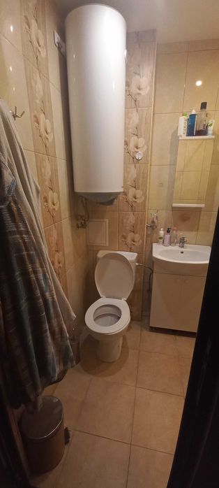 Тристаенапартамент в чайка под наем