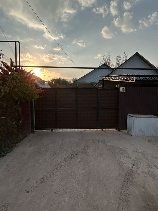 Продам два дома на одном участке